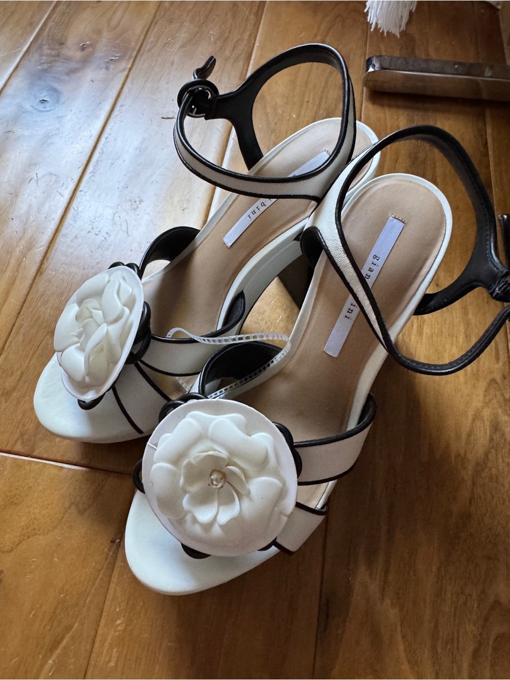 NWT Gianni Bini Brook Colorblock Flower Ornament Platform Sandals Sz 10 - Picture 4 of 6